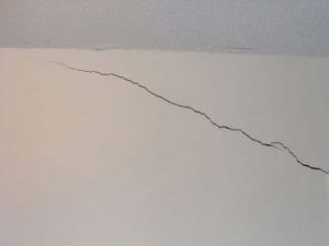 Nguyên nhân và cách khắc phục tường nhà bị nứt